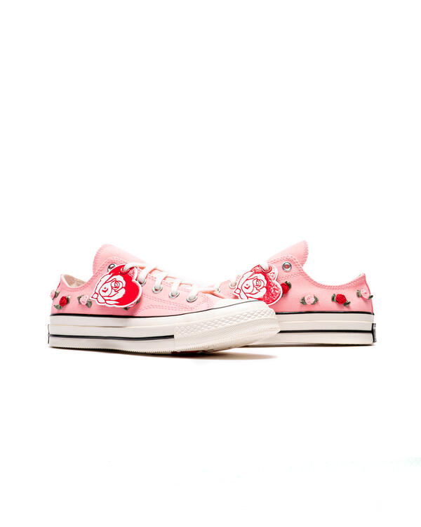 Blue Ivy wearing Converse sneakers | A13649C | Converse